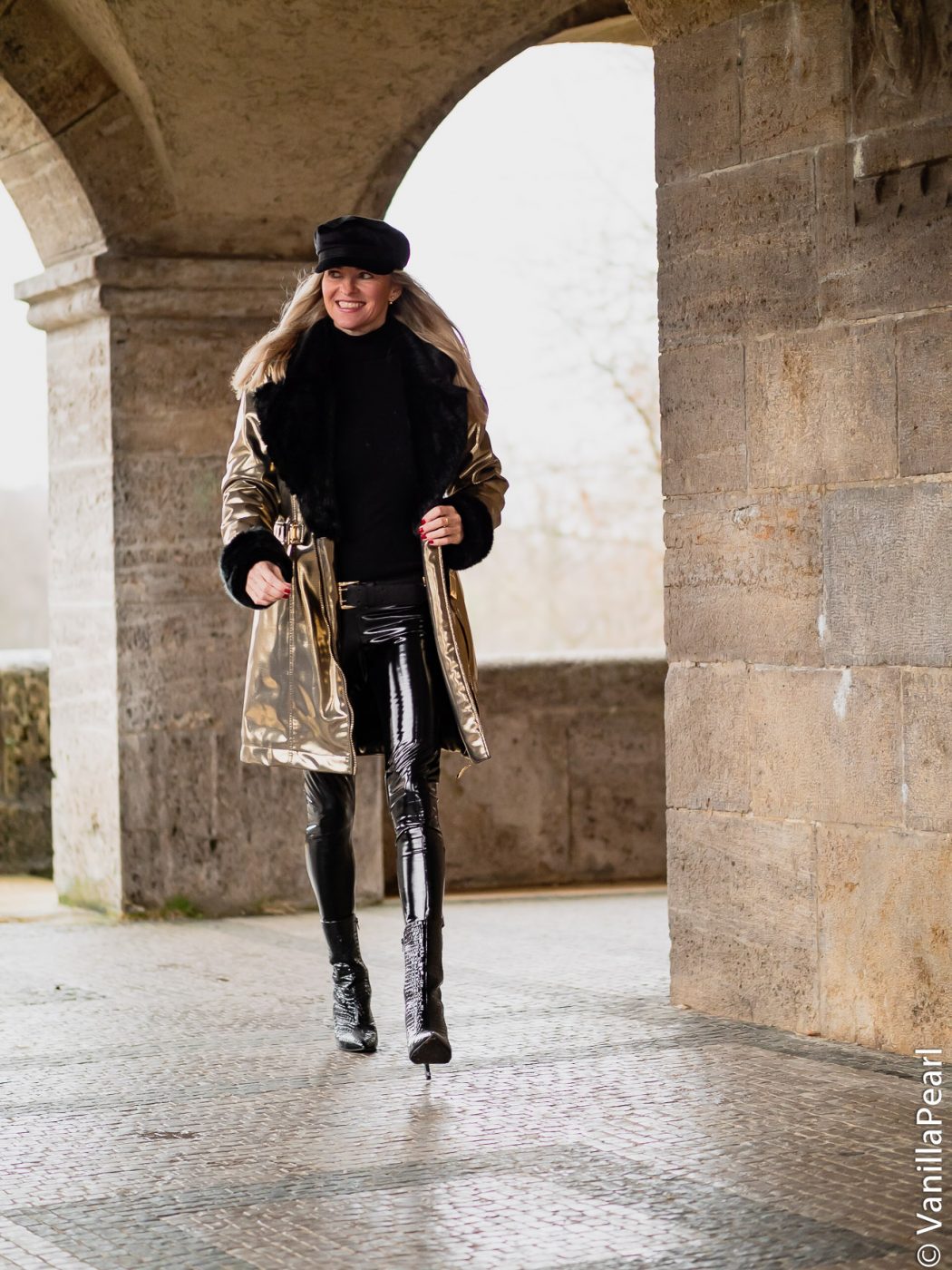 Christina with a golden winter coat from Arcanum